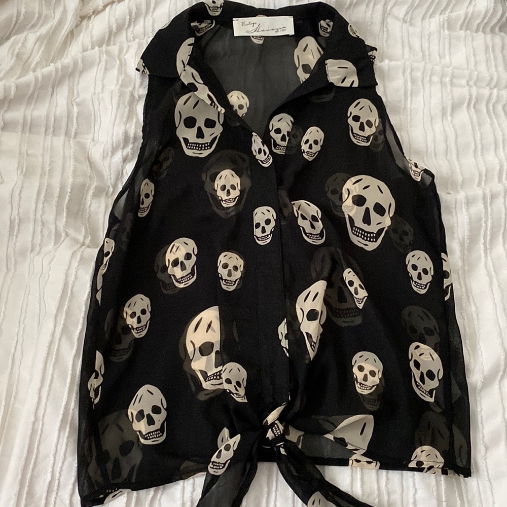 Black skull tank blouse, size S